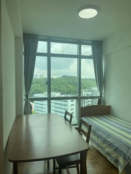 Hillview Regency, 26 Bukit Batok East Avenue 2, 3 Bedrooms, 1,195 sqft, Condominium For Rent, by Carl Dong, 500071292 - Bedroom - PropertyGuru.com.sg