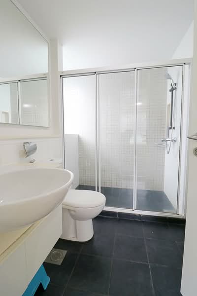 The Esparis, 9 Pasir Ris Drive 4, 3 Bedrooms, 1,292 sqft, Condominium For Rent, by Tiffany Chan, 500071295 - Bathroom - PropertyGuru.com.sg