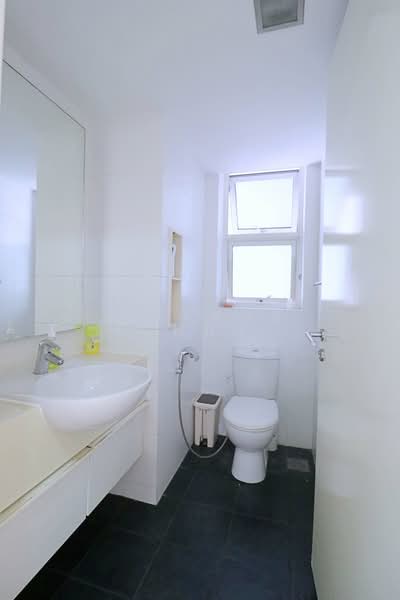 The Esparis, 9 Pasir Ris Drive 4, 3 Bedrooms, 1,292 sqft, Condominium For Rent, by Tiffany Chan, 500071295 - Bathroom - PropertyGuru.com.sg