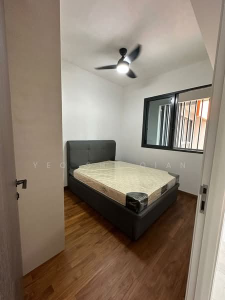 Rezi 24 Apartment For Sale at S$ 810,000 | PropertyGuru Singapore - Bedroom