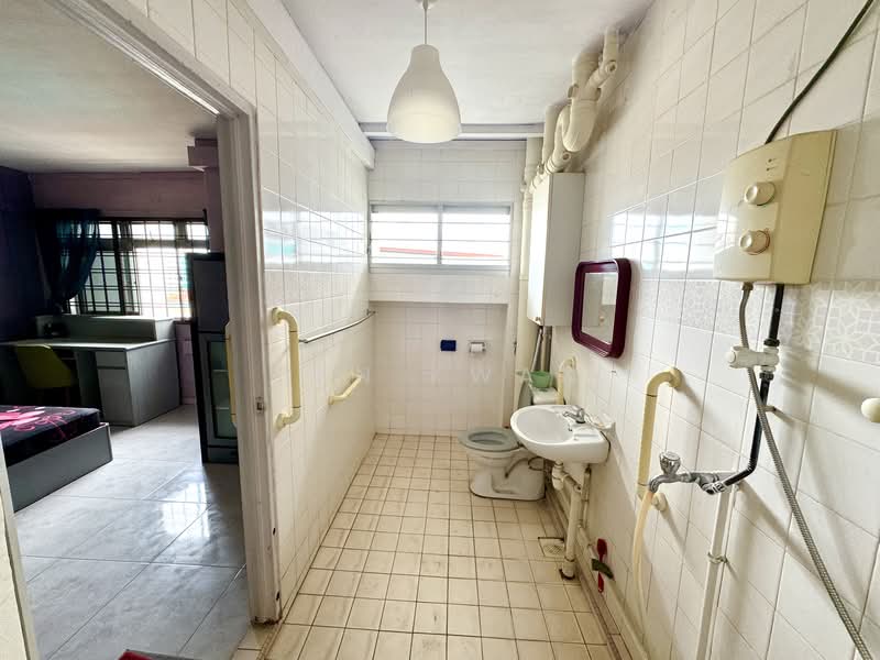 646 Pasir Ris Drive 10, 646 Pasir Ris Drive 10, Room Rental, 164 sqft, HDB Flat For Rent, by Ben Kwan, 500071350 - Master Bathroom - PropertyGuru.com.sg