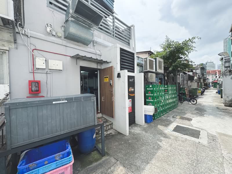 Renovated F&B Restaurant Space for Rent at Jalan Besar, Farrer Park / Serangoon Rd, 2,440 sqft, Food & Beverage For Rent, by Wilbert Lim, 500071359 - Loading unloading back door - CommercialGuru.com.sg