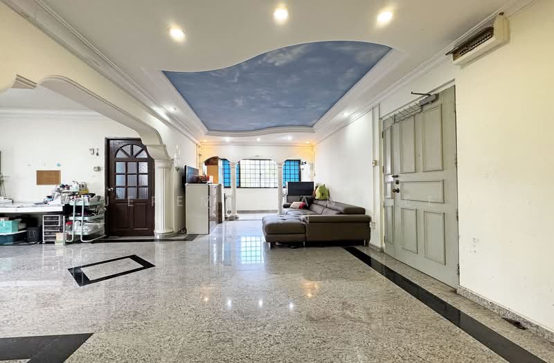 937 Hougang Street 92 HDB Flat For Sale at S$ 738,000 | PropertyGuru Singapore - Living Room