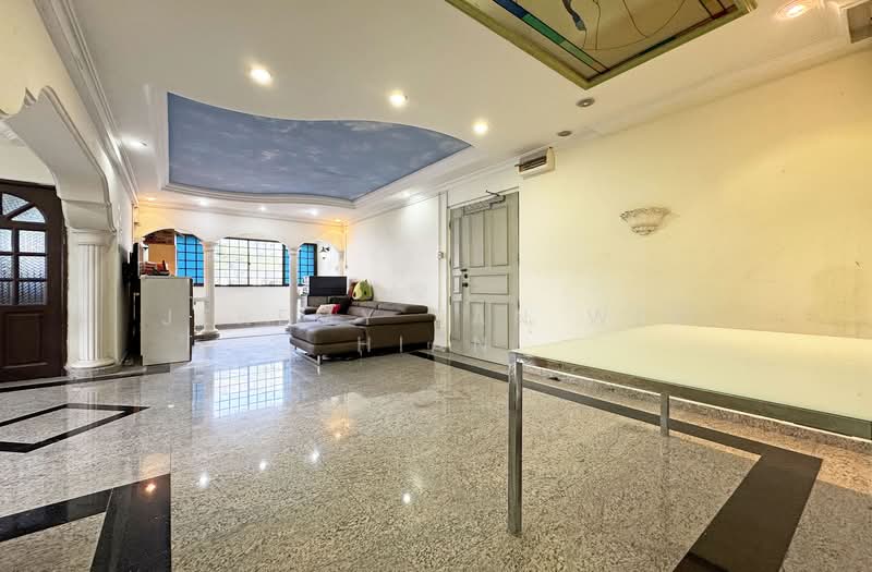 937 Hougang Street 92 HDB Flat For Sale at S$ 738,000 | PropertyGuru Singapore - Living Room
