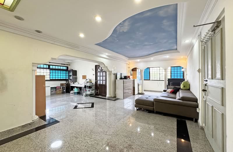 937 Hougang Street 92 HDB Flat For Sale at S$ 738,000 | PropertyGuru Singapore - Living Room