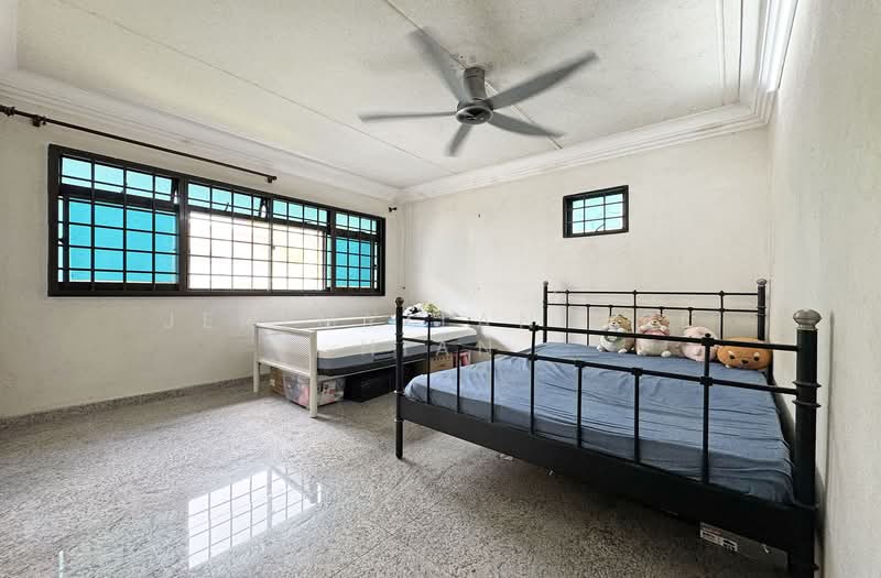937 Hougang Street 92 HDB Flat For Sale at S$ 738,000 | PropertyGuru Singapore - Bedroom