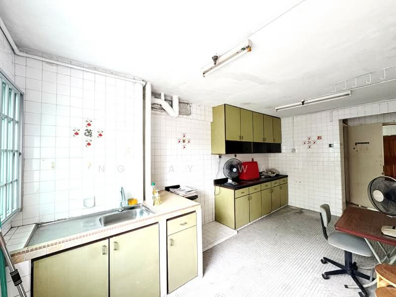 321 Hougang Avenue 5 HDB Flat For Sale at S$ 435,000 | PropertyGuru Singapore - Kitchen