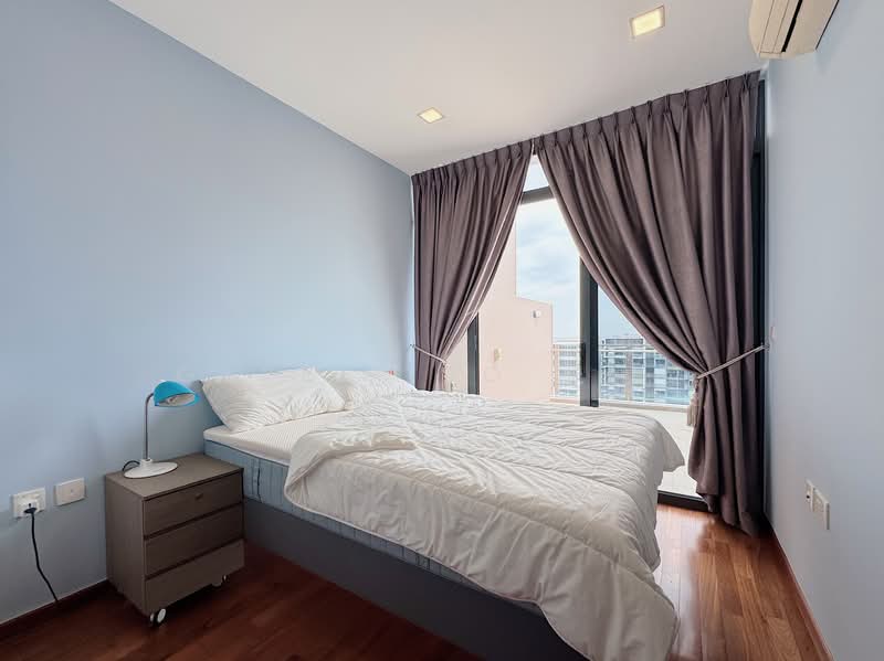 Urban Vista Condominium For Sale at S$ 1,500,000 | PropertyGuru Singapore - Master Bedroom