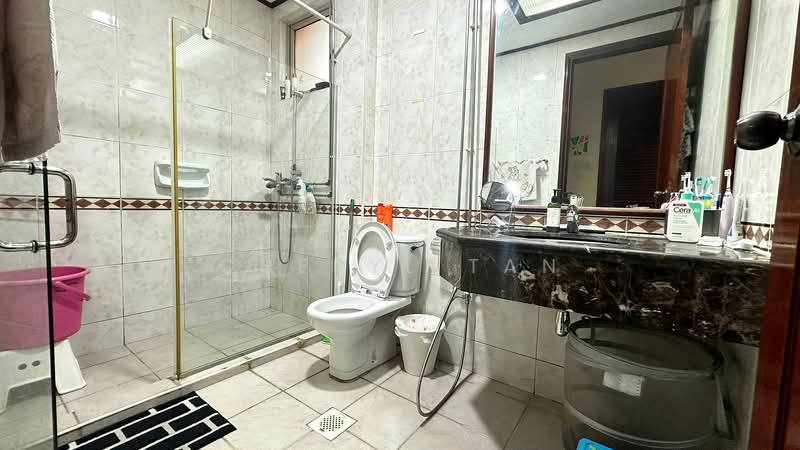 Costa Rhu Condominium For Sale at S$ 3,400,000 | PropertyGuru Singapore - Bathroom