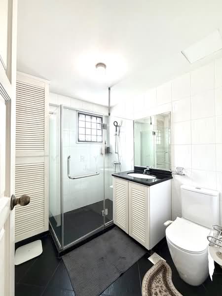 Sanford Park Terraced House For Sale at S$ 4,500,000 | PropertyGuru Singapore - MBR Bathroom