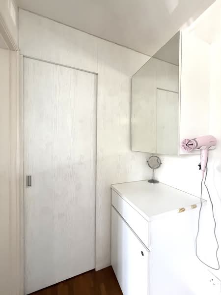 Sanford Park Terraced House For Sale at S$ 4,500,000 | PropertyGuru Singapore - Vanity table and wardrobe 