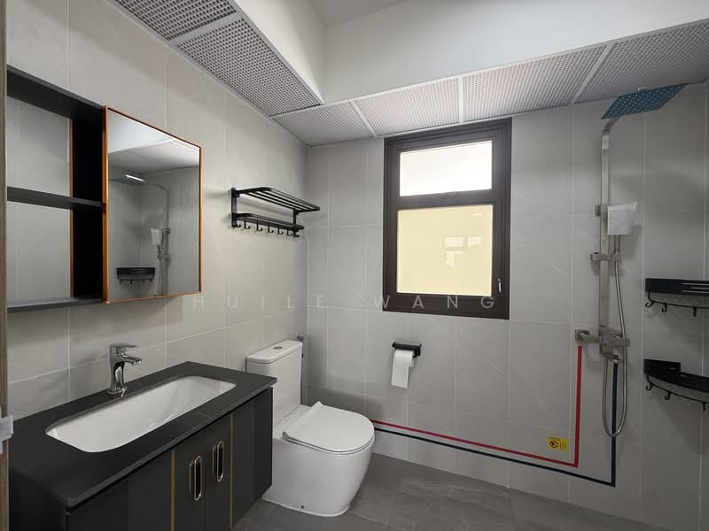 402B Lorong 1 Toa Payoh, 402B Lorong 1 Toa Payoh, 3 Bedrooms, 1,001 sqft, HDB Flat For Rent, by Huile Wang, 500071400 - Bathroom - PropertyGuru.com.sg