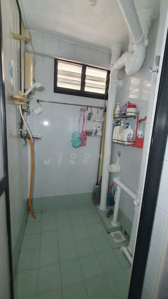 61 Lorong 5 Toa Payoh HDB Flat For Sale at S$ 375,000 | PropertyGuru Singapore - Bathroom