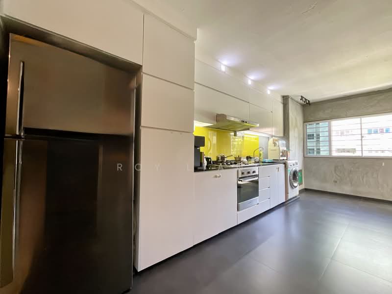 212 Ang Mo Kio Avenue 3 HDB Flat For Sale at S$ 548,000 | PropertyGuru Singapore - Kitchen