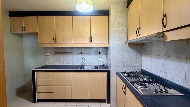 Regent Heights Condominium For Sale at S$ 1,090,000 | PropertyGuru Singapore - Kitchen