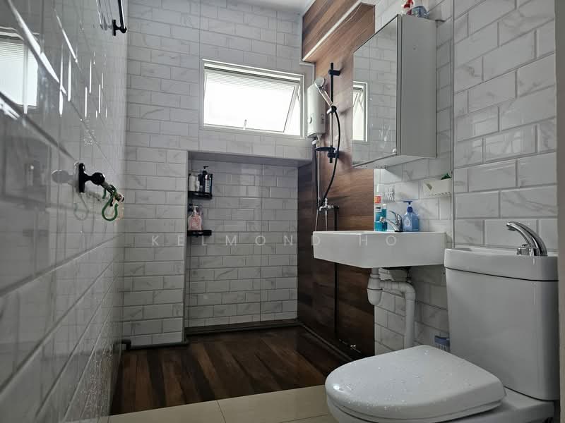 495F Tampines Street 43 HDB Flat For Sale at S$ 980,000 | PropertyGuru Singapore - Bathroom