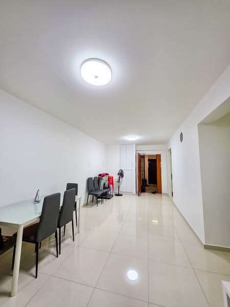 505B Yishun Street 51 HDB Flat For Sale at S$ 590,000 | PropertyGuru Singapore - Dining Room