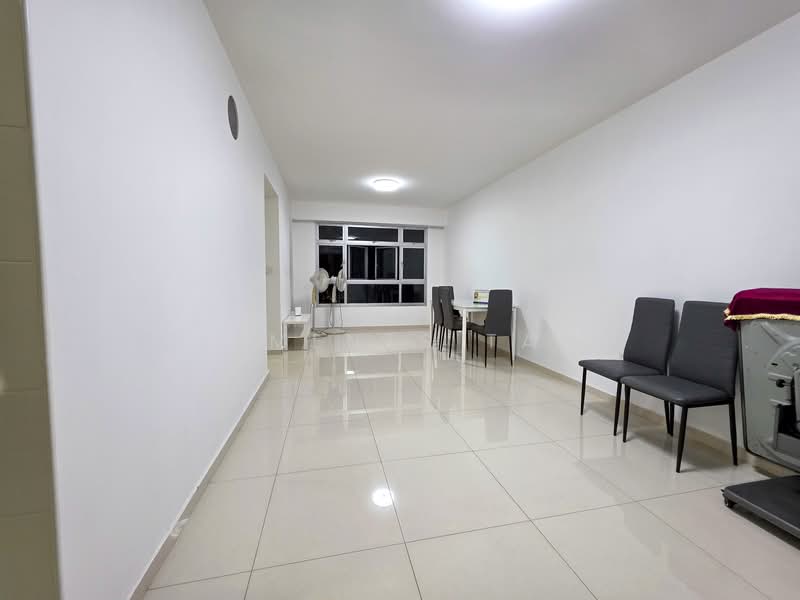 505B Yishun Street 51 HDB Flat For Sale at S$ 590,000 | PropertyGuru Singapore - Living Room
