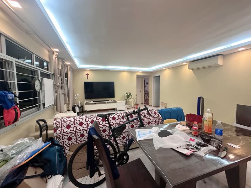 234 Simei Street 4 HDB Flat For Sale at S$ 868,000 | PropertyGuru Singapore - Living Room