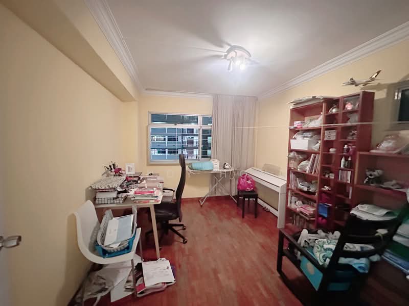 234 Simei Street 4 HDB Flat For Sale at S$ 868,000 | PropertyGuru Singapore - Study