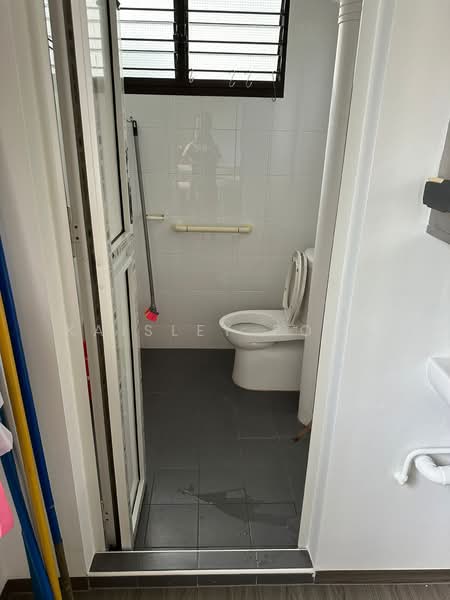 217 Tampines Street 23, 217 Tampines Street 23, Room Rental, 110 sqft, HDB Flat For Rent, by Kaisley Poon, 500071470 - Bathroom - PropertyGuru.com.sg