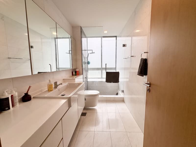 OLA Residences @ Mountbatten, 839 Mountbatten Road, 3 Bedrooms, 1,550 sqft, Condominium For Rent, by Jason Ang, 500071479 - Master bathroom - PropertyGuru.com.sg