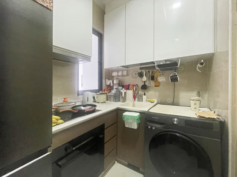 Urban Vista Condominium For Sale at S$ 1,800,000 | PropertyGuru Singapore - Kitchen