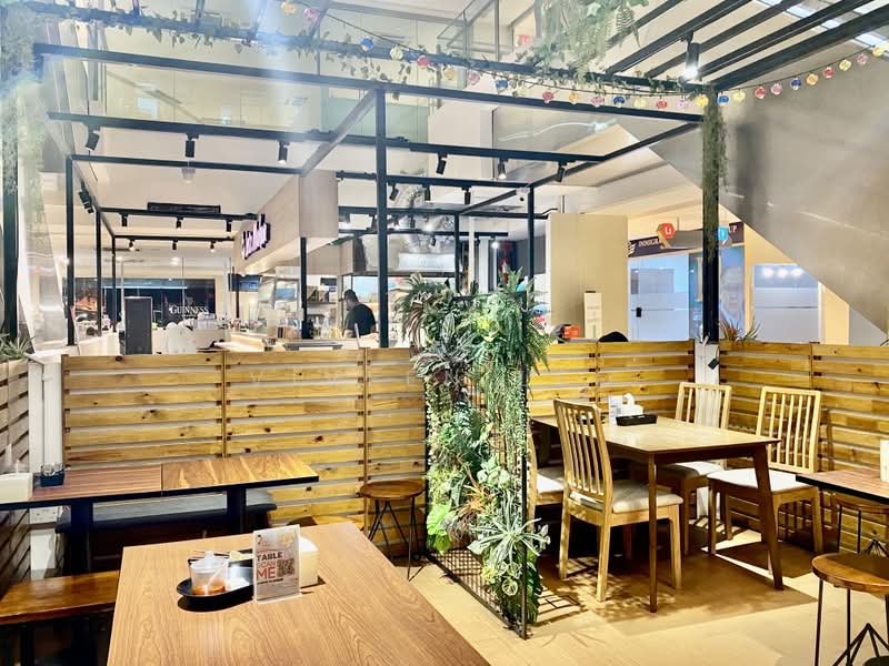 CAFE FOR TAKEOVER near Clarke Quay and Chinatown, EU TONG SEN STREET, 517 sqft, Food & Beverage For Rent, by Viveen Leo, 500071502 - Interior - CommercialGuru.com.sg