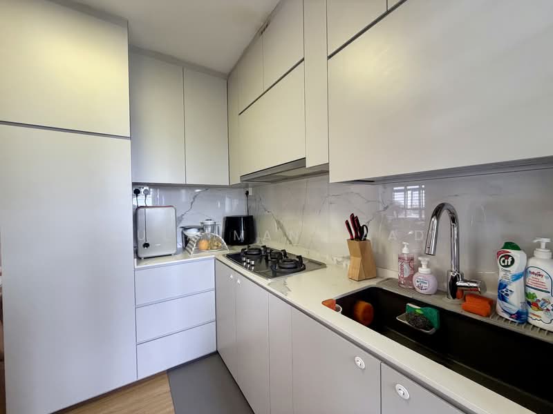 618A Tampines Street 61 HDB Flat For Sale at S$ 888,000 | PropertyGuru Singapore - Kitchen