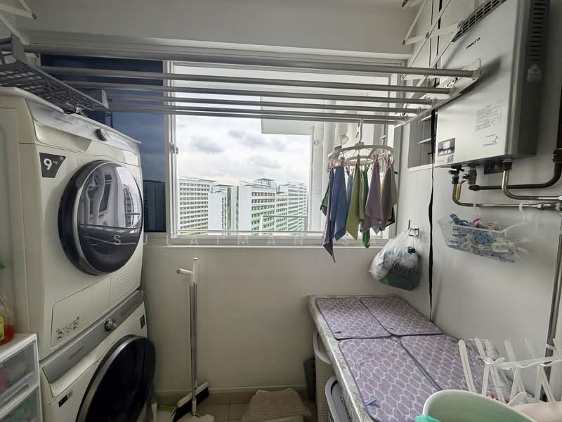 618A Tampines Street 61 HDB Flat For Sale at S$ 888,000 | PropertyGuru Singapore - Balcony