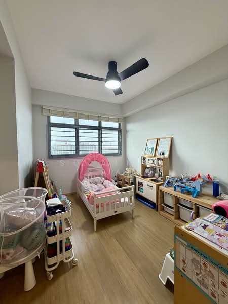 618A Tampines Street 61 HDB Flat For Sale at S$ 888,000 | PropertyGuru Singapore - Bedroom