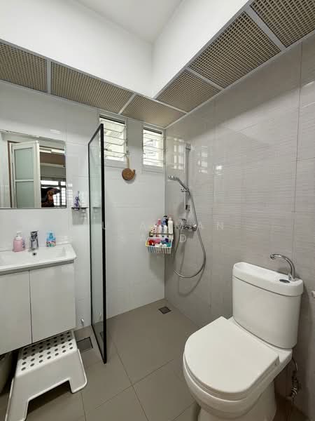 618A Tampines Street 61 HDB Flat For Sale at S$ 888,000 | PropertyGuru Singapore - Bathroom