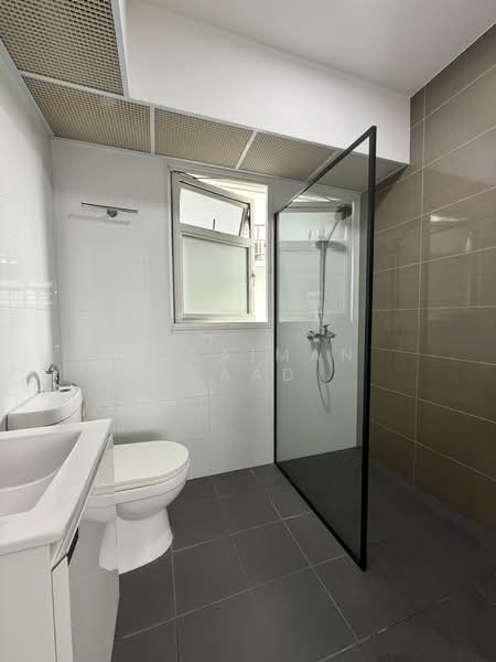 618A Tampines Street 61 HDB Flat For Sale at S$ 888,000 | PropertyGuru Singapore - Bathroom