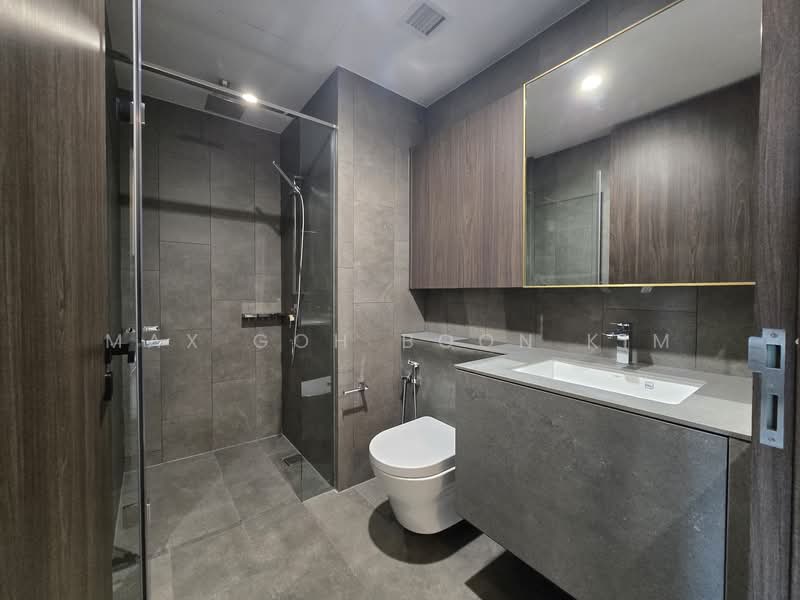 Midtown Modern Condominium For Sale at S$ 1,240,000 | PropertyGuru Singapore - Bathroom