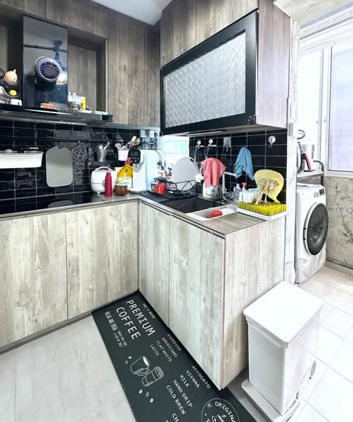 515C Tampines Central 7 HDB Flat For Sale at S$ 1,065,000 | PropertyGuru Singapore - Kitchen