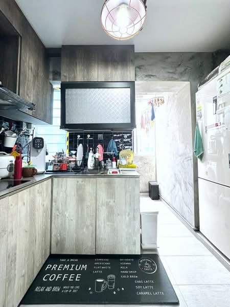 515C Tampines Central 7 HDB Flat For Sale at S$ 1,065,000 | PropertyGuru Singapore - Kitchen