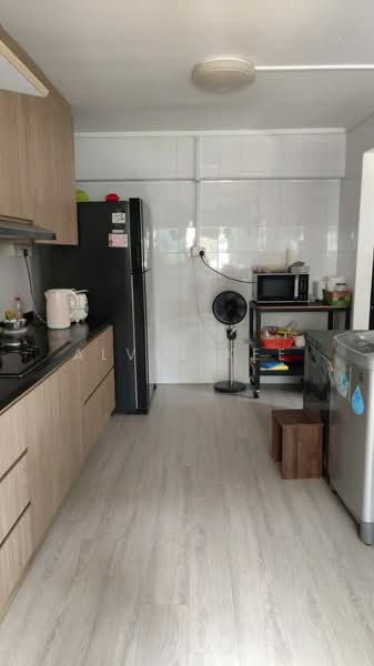 501 Ang Mo Kio Avenue 5 HDB Flat For Sale at S$ 768,000 | PropertyGuru Singapore - Kitchen