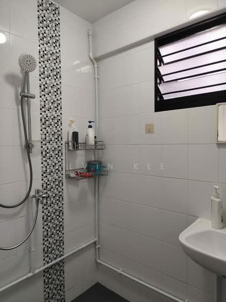 501 Ang Mo Kio Avenue 5 HDB Flat For Sale at S$ 768,000 | PropertyGuru Singapore - Bathroom