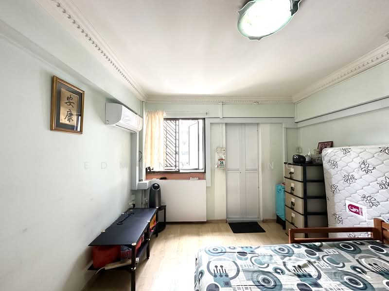 646 Yishun Street 61 HDB Flat For Sale at S$ 515,000 | PropertyGuru Singapore - Bedroom