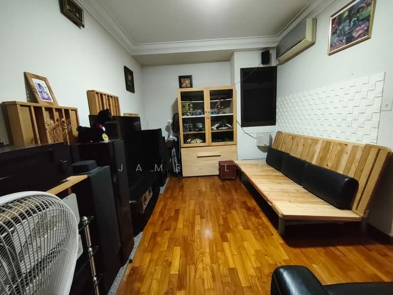 152 Lorong 2 Toa Payoh HDB Flat For Sale at S$ 908,000 | PropertyGuru Singapore - Living Room