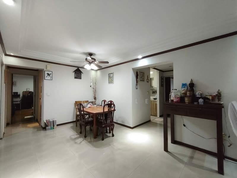 152 Lorong 2 Toa Payoh HDB Flat For Sale at S$ 908,000 | PropertyGuru Singapore - Living Room