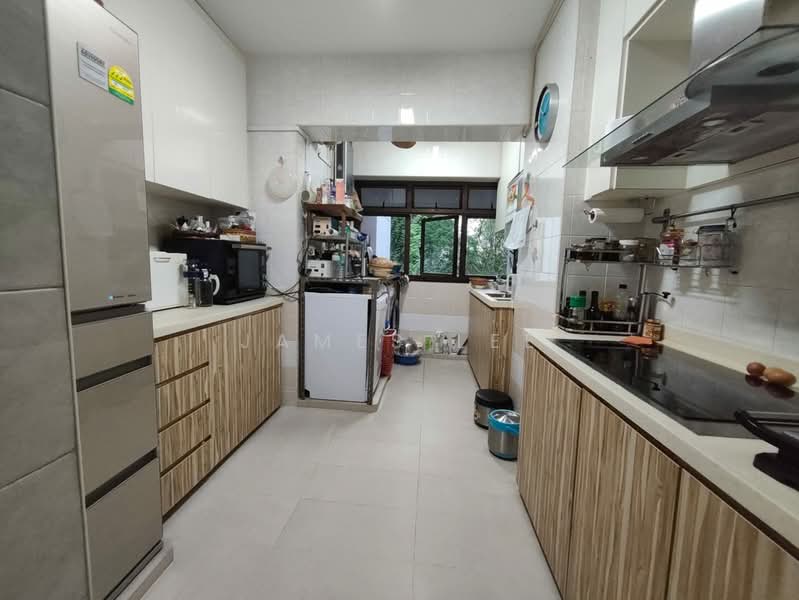 152 Lorong 2 Toa Payoh HDB Flat For Sale at S$ 908,000 | PropertyGuru Singapore - Kitchen