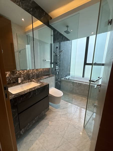 New Futura Condominium For Sale at S$ 5,560,000 | PropertyGuru Singapore - Bathroom