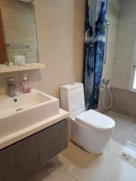 Mi Casa, 313 Choa Chu Kang Avenue 3, 2 Bedrooms, 1,270 sqft, Condominium For Sale, by Heng Kok Liang, 500071544 - Master Bathroom - PropertyGuru.com.sg