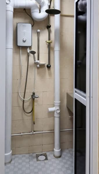 34 Jalan Bukit Ho Swee, 34 Jalan Bukit Ho Swee, 2 Bedrooms, 549 sqft, HDB Flat For Rent, by Ho Chii Fei, 500071546 - Bathroom - PropertyGuru.com.sg