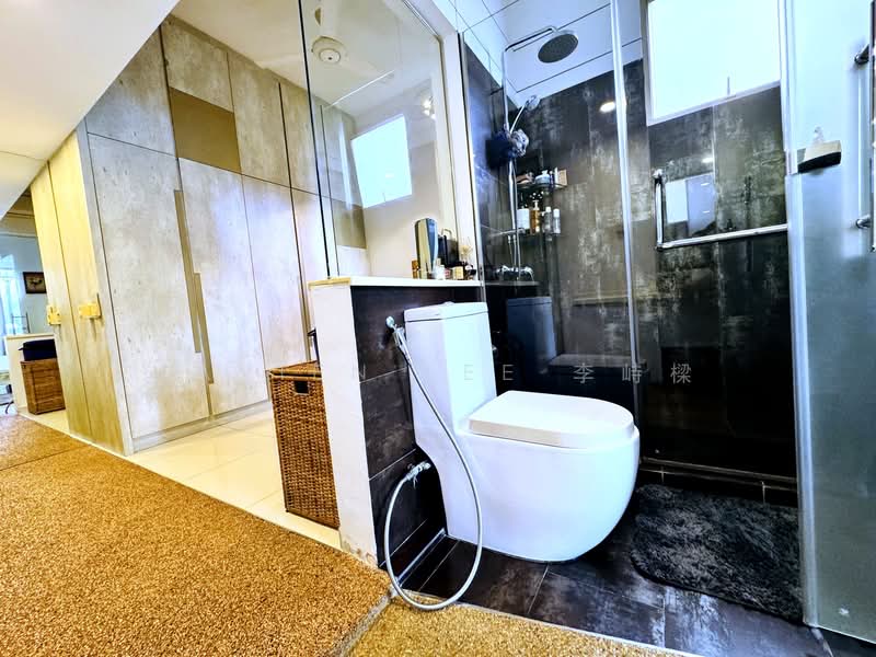 Astoria Park Condominium For Sale at S$ 2,100,000 | PropertyGuru Singapore - Bathroom