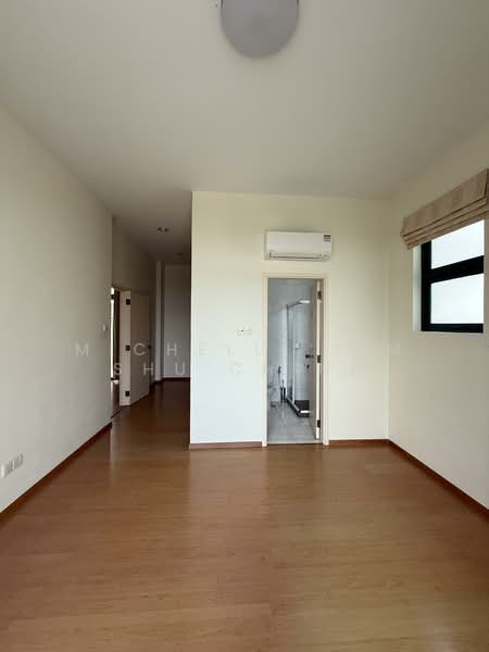 Laguna 88, 44 Eastwood Road, 3 Bedrooms, 2,088 sqft, Condominium For Rent, by Michelle Lim Shu Ching, 500071556 - Master room - PropertyGuru.com.sg