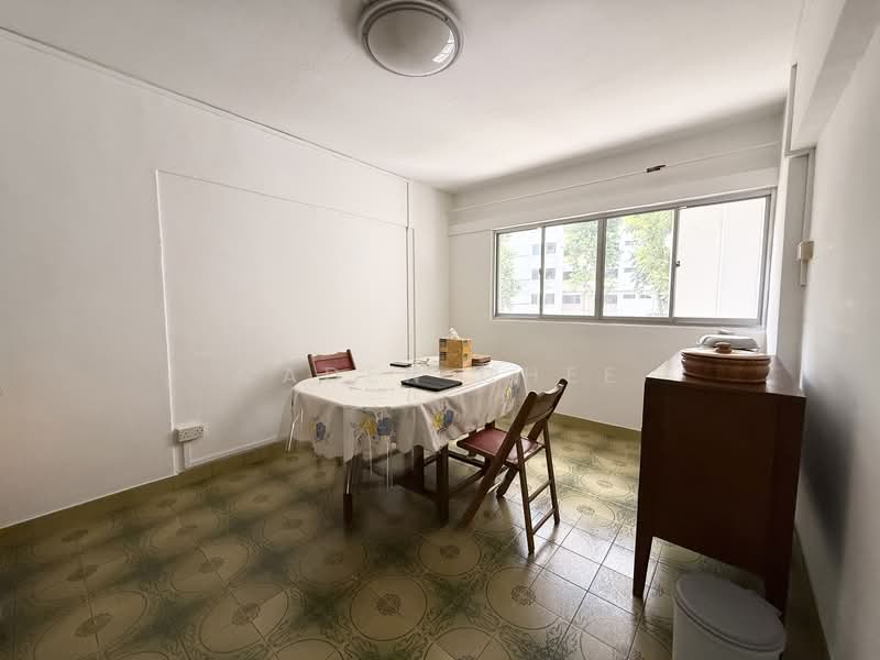 305 Ang Mo Kio Avenue 1 HDB Flat For Sale at S$ 750,000 | PropertyGuru Singapore - Dining Room
