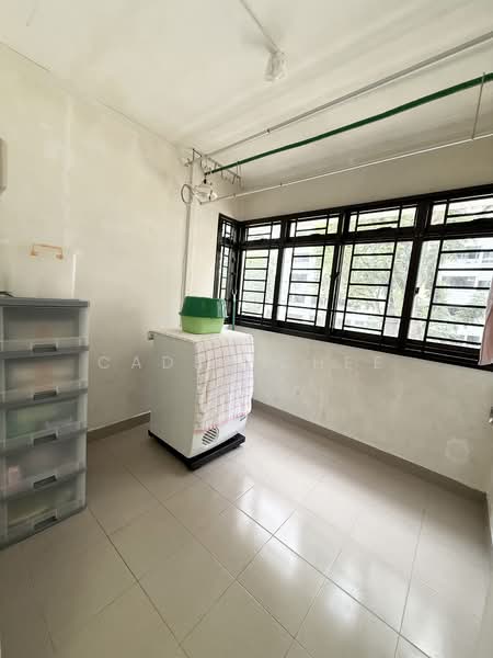 305 Ang Mo Kio Avenue 1 HDB Flat For Sale at S$ 750,000 | PropertyGuru Singapore - Utility Room