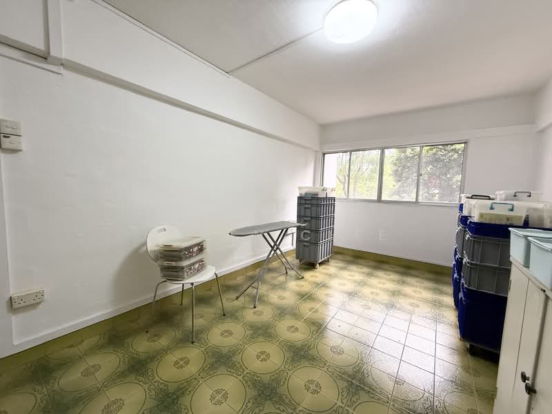 305 Ang Mo Kio Avenue 1 HDB Flat For Sale at S$ 750,000 | PropertyGuru Singapore - Common Bedroom